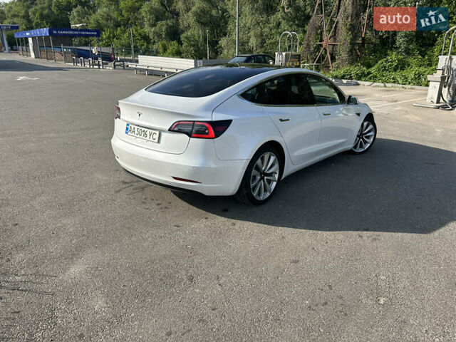 Белый Тесла Модель 3, объемом двигателя 0 л и пробегом 90 тыс. км за 16999 $, фото 3 на Automoto.ua