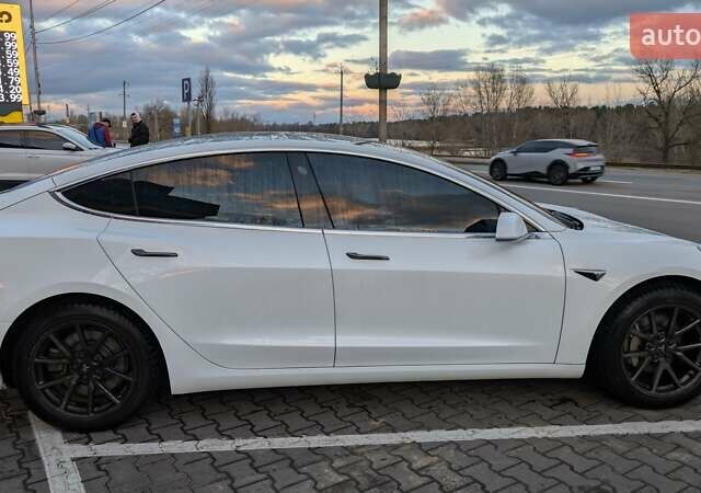 Білий Тесла Модель 3, об'ємом двигуна 0 л та пробігом 143 тис. км за 16700 $, фото 7 на Automoto.ua