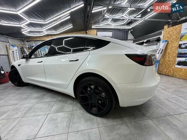 Белый Тесла Модель 3, объемом двигателя 0 л и пробегом 177 тыс. км за 22999 $, фото 16 на Automoto.ua
