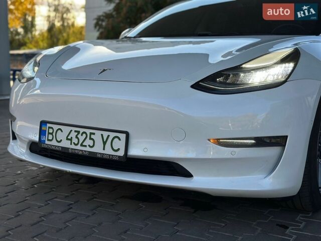 Белый Тесла Модель 3, объемом двигателя 0 л и пробегом 185 тыс. км за 15700 $, фото 3 на Automoto.ua