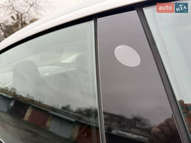 Белый Тесла Модель 3, объемом двигателя 0 л и пробегом 93 тыс. км за 15800 $, фото 38 на Automoto.ua