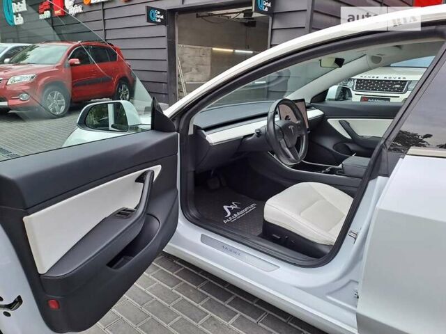 Белый Тесла Модель 3, объемом двигателя 0 л и пробегом 75 тыс. км за 16900 $, фото 8 на Automoto.ua