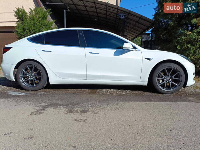 Білий Тесла Модель 3, об'ємом двигуна 0 л та пробігом 165 тис. км за 17800 $, фото 2 на Automoto.ua