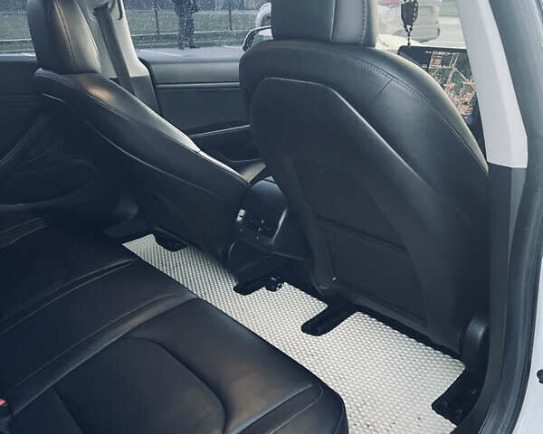 Білий Тесла Модель 3, об'ємом двигуна 0 л та пробігом 172 тис. км за 16500 $, фото 15 на Automoto.ua