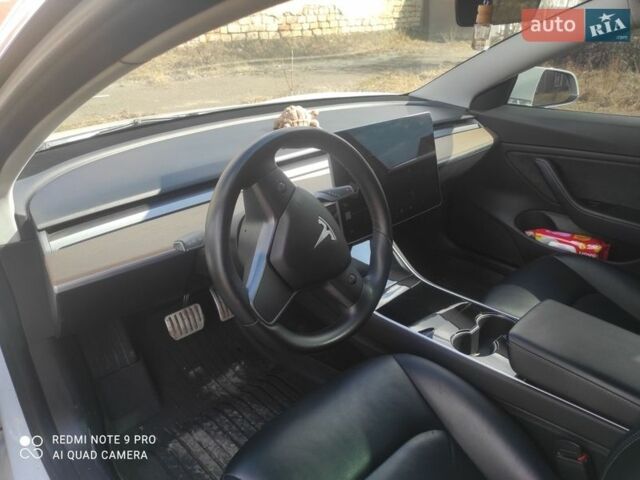 Білий Тесла Модель 3, об'ємом двигуна 0 л та пробігом 51 тис. км за 18500 $, фото 7 на Automoto.ua