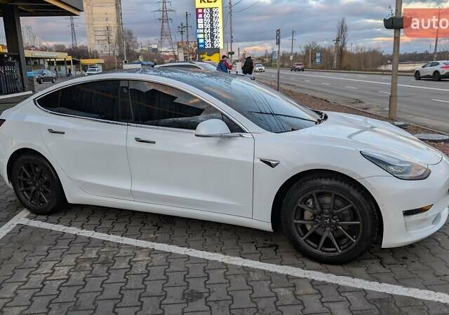 Білий Тесла Модель 3, об'ємом двигуна 0 л та пробігом 143 тис. км за 16700 $, фото 8 на Automoto.ua