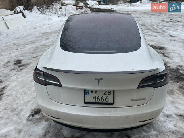Білий Тесла Модель 3, об'ємом двигуна 0 л та пробігом 127 тис. км за 8000 $, фото 3 на Automoto.ua