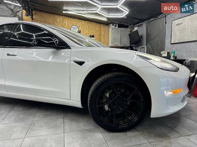 Белый Тесла Модель 3, объемом двигателя 0 л и пробегом 177 тыс. км за 22999 $, фото 4 на Automoto.ua