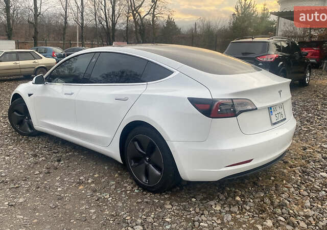 Белый Тесла Модель 3, объемом двигателя 0 л и пробегом 100 тыс. км за 15200 $, фото 1 на Automoto.ua