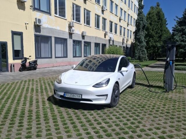 Білий Тесла Модель 3, об'ємом двигуна 0 л та пробігом 90 тис. км за 17507 $, фото 3 на Automoto.ua