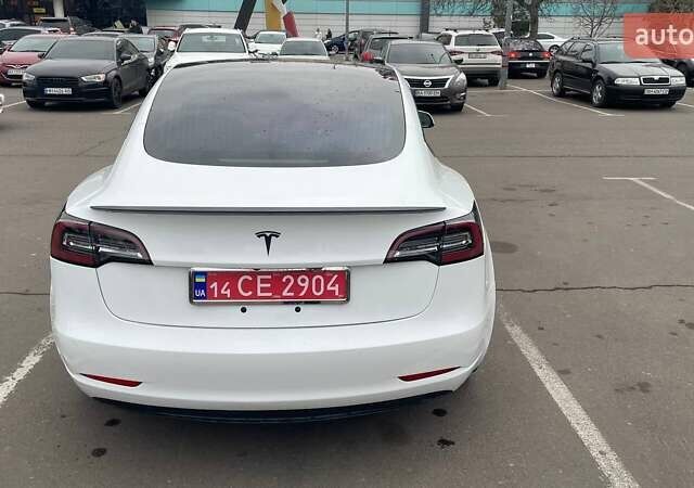 Белый Тесла Модель 3, объемом двигателя 0 л и пробегом 55 тыс. км за 22000 $, фото 2 на Automoto.ua