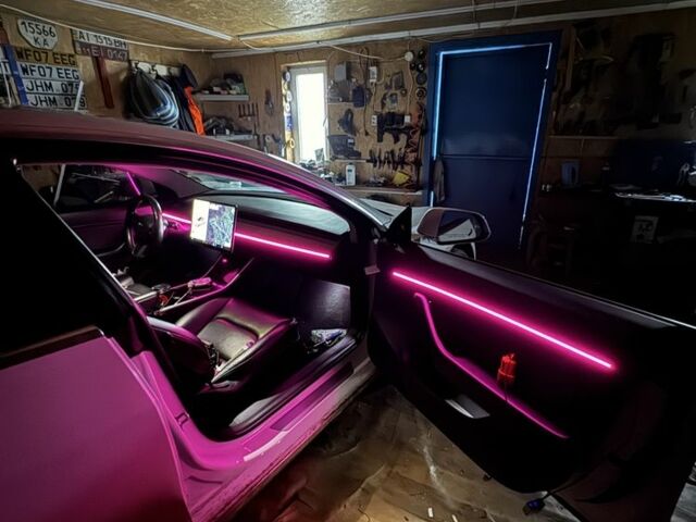 Белый Тесла Модель 3, объемом двигателя 0 л и пробегом 215 тыс. км за 15459 $, фото 6 на Automoto.ua