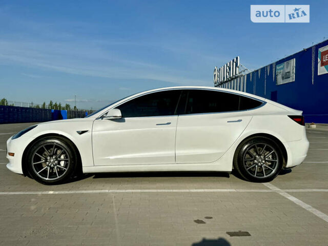 Белый Тесла Модель 3, объемом двигателя 0 л и пробегом 145 тыс. км за 17500 $, фото 1 на Automoto.ua