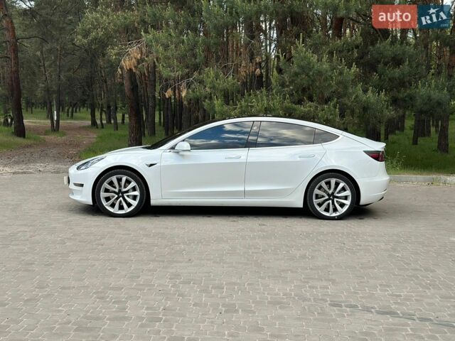 Білий Тесла Модель 3, об'ємом двигуна 0 л та пробігом 106 тис. км за 18000 $, фото 1 на Automoto.ua