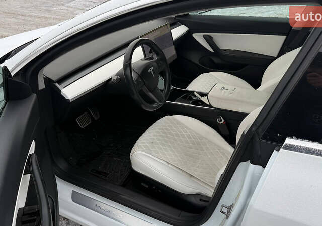 Білий Тесла Модель 3, об'ємом двигуна 0 л та пробігом 100 тис. км за 16500 $, фото 10 на Automoto.ua