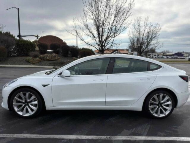 Білий Тесла Модель 3, об'ємом двигуна 0 л та пробігом 43 тис. км за 9000 $, фото 3 на Automoto.ua