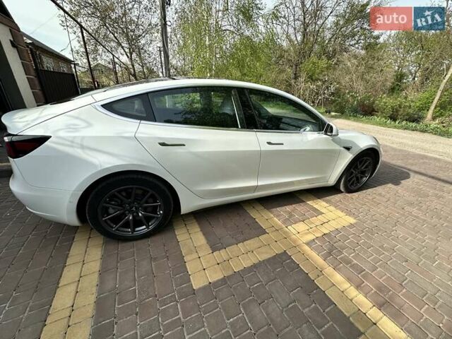 Белый Тесла Модель 3, объемом двигателя 0 л и пробегом 80 тыс. км за 22200 $, фото 5 на Automoto.ua