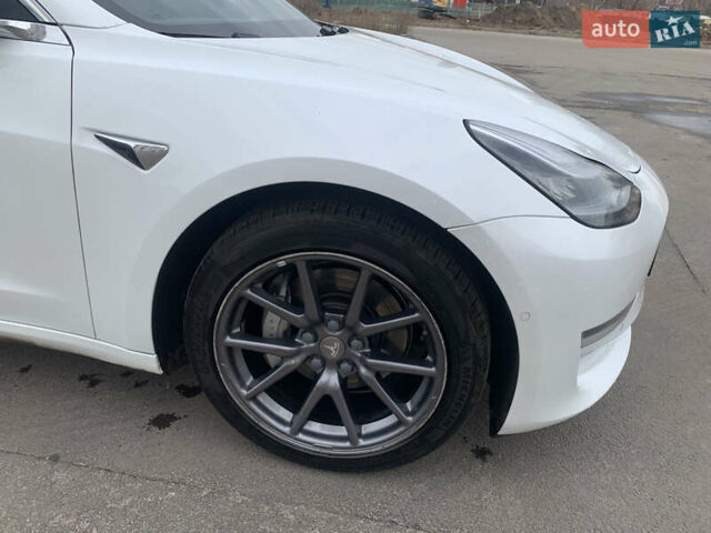 Тесла Модель 3 2018 у Києві на Automoto.ua Білий Тесла Модель 3, об'ємом двигуна 0 л та пробігом 65 тис. км за 15300 $, фото 5 на Automoto.ua