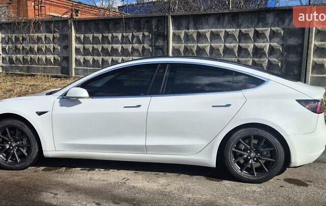 Білий Тесла Модель 3, об'ємом двигуна 0 л та пробігом 132 тис. км за 15300 $, фото 3 на Automoto.ua