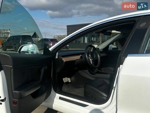 Білий Тесла Модель 3, об'ємом двигуна 0 л та пробігом 146 тис. км за 17200 $, фото 11 на Automoto.ua