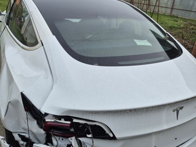 Білий Тесла Модель 3, об'ємом двигуна 0 л та пробігом 48 тис. км за 11800 $, фото 2 на Automoto.ua