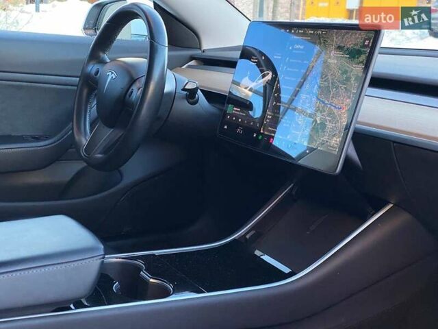 Білий Тесла Модель 3, об'ємом двигуна 0 л та пробігом 99 тис. км за 18200 $, фото 21 на Automoto.ua