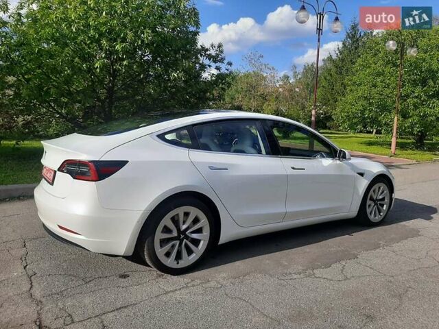 Белый Тесла Модель 3, объемом двигателя 0 л и пробегом 40 тыс. км за 21500 $, фото 4 на Automoto.ua