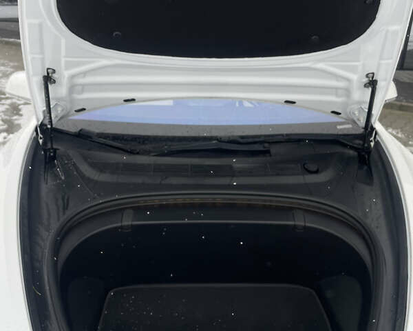 Белый Тесла Модель 3, объемом двигателя 0 л и пробегом 105 тыс. км за 18500 $, фото 24 на Automoto.ua