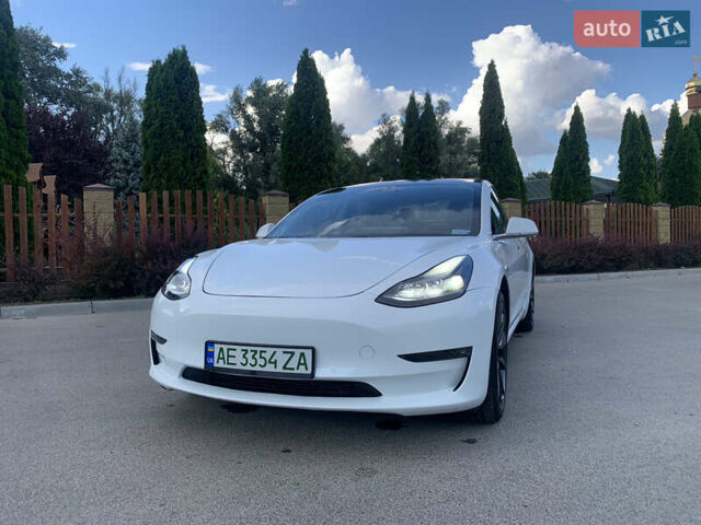 Білий Тесла Модель 3, об'ємом двигуна 0 л та пробігом 47 тис. км за 18300 $, фото 1 на Automoto.ua
