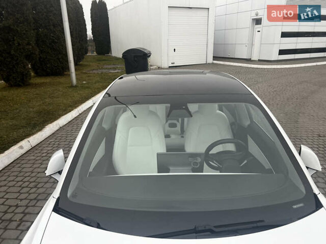 Белый Тесла Модель 3, объемом двигателя 0 л и пробегом 85 тыс. км за 19399 $, фото 20 на Automoto.ua