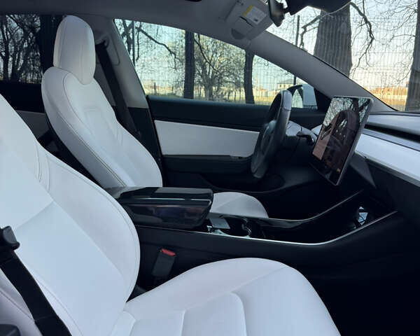 Білий Тесла Модель 3, об'ємом двигуна 0 л та пробігом 112 тис. км за 18500 $, фото 19 на Automoto.ua
