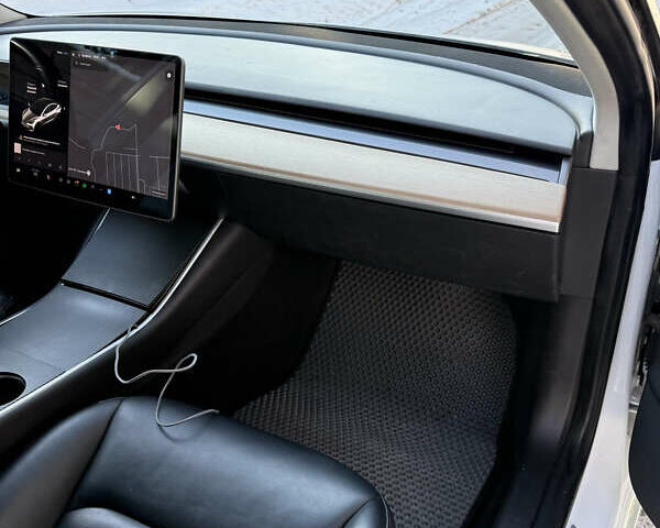 Белый Тесла Модель 3, объемом двигателя 0 л и пробегом 185 тыс. км за 12500 $, фото 17 на Automoto.ua