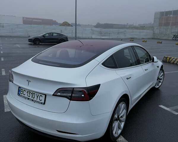 Белый Тесла Модель 3, объемом двигателя 0 л и пробегом 42 тыс. км за 18900 $, фото 5 на Automoto.ua