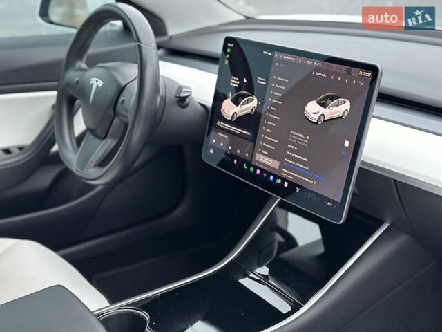 Білий Тесла Модель 3, об'ємом двигуна 0 л та пробігом 118 тис. км за 14999 $, фото 111 на Automoto.ua