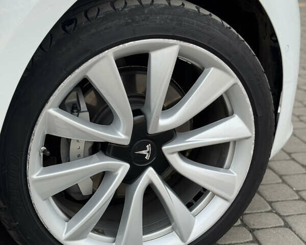 Білий Тесла Модель 3, об'ємом двигуна 0 л та пробігом 170 тис. км за 15500 $, фото 6 на Automoto.ua