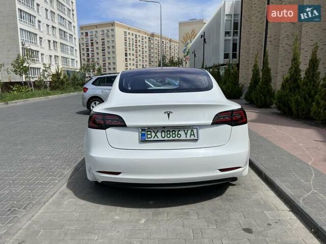 Білий Тесла Модель 3, об'ємом двигуна 0 л та пробігом 114 тис. км за 19999 $, фото 4 на Automoto.ua