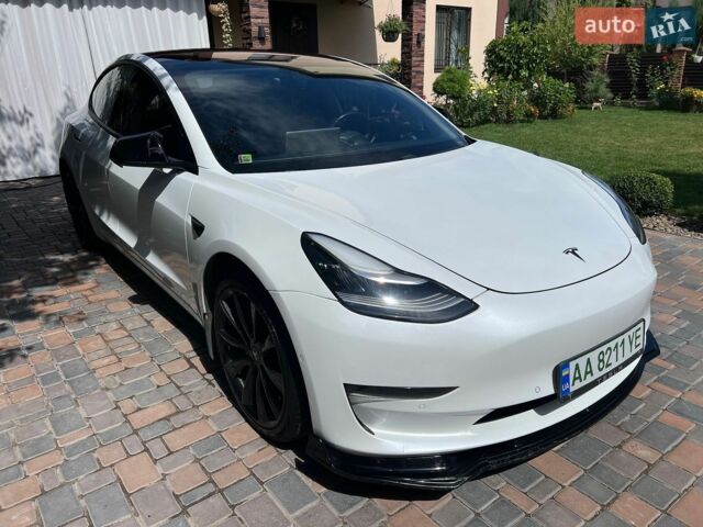 Білий Тесла Модель 3, об'ємом двигуна 0 л та пробігом 126 тис. км за 15500 $, фото 1 на Automoto.ua