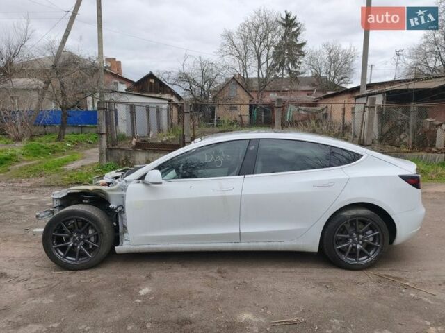 Белый Тесла Модель 3, объемом двигателя 0 л и пробегом 77 тыс. км за 9100 $, фото 6 на Automoto.ua