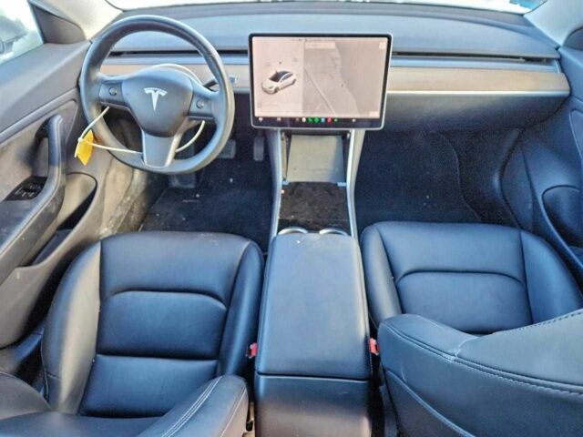 Белый Тесла Модель 3, объемом двигателя 0 л и пробегом 65 тыс. км за 13500 $, фото 7 на Automoto.ua