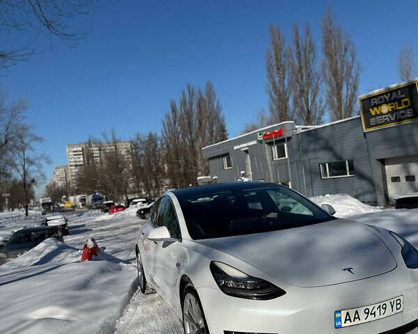 Білий Тесла Модель 3, об'ємом двигуна 0 л та пробігом 94 тис. км за 18300 $, фото 3 на Automoto.ua