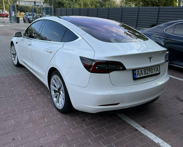 Белый Тесла Модель 3, объемом двигателя 0 л и пробегом 132 тыс. км за 14999 $, фото 3 на Automoto.ua