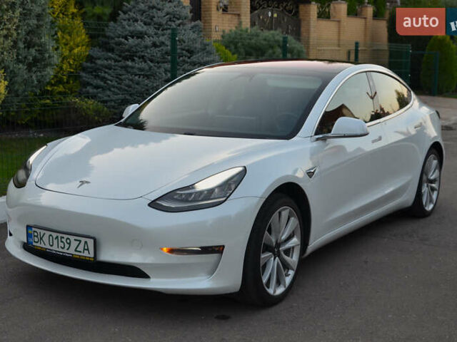 Белый Тесла Модель 3, объемом двигателя 0 л и пробегом 120 тыс. км за 17800 $, фото 1 на Automoto.ua
