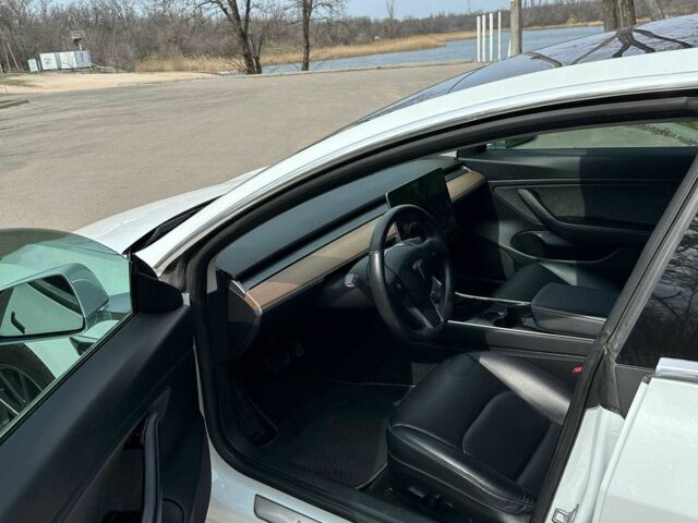Белый Тесла Модель 3, объемом двигателя 0 л и пробегом 1 тыс. км за 18500 $, фото 11 на Automoto.ua