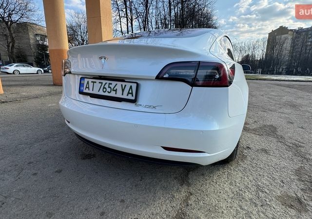 Білий Тесла Модель 3, об'ємом двигуна 0 л та пробігом 136 тис. км за 15950 $, фото 6 на Automoto.ua