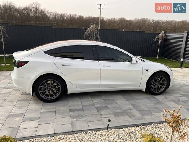 Белый Тесла Модель 3, объемом двигателя 0 л и пробегом 132 тыс. км за 20100 $, фото 11 на Automoto.ua