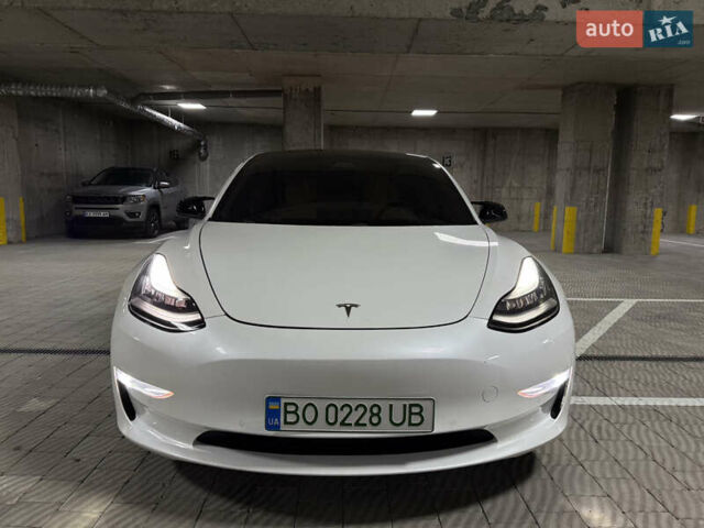 Белый Тесла Модель 3, объемом двигателя 0 л и пробегом 125 тыс. км за 19100 $, фото 28 на Automoto.ua