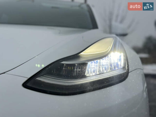 Білий Тесла Модель 3, об'ємом двигуна 0 л та пробігом 118 тис. км за 14999 $, фото 7 на Automoto.ua