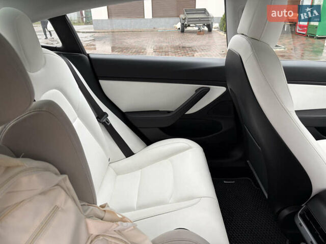 Білий Тесла Модель 3, об'ємом двигуна 0 л та пробігом 41 тис. км за 20000 $, фото 5 на Automoto.ua