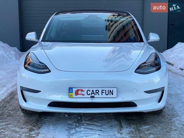 Білий Тесла Модель 3, об'ємом двигуна 0 л та пробігом 99 тис. км за 18200 $, фото 1 на Automoto.ua