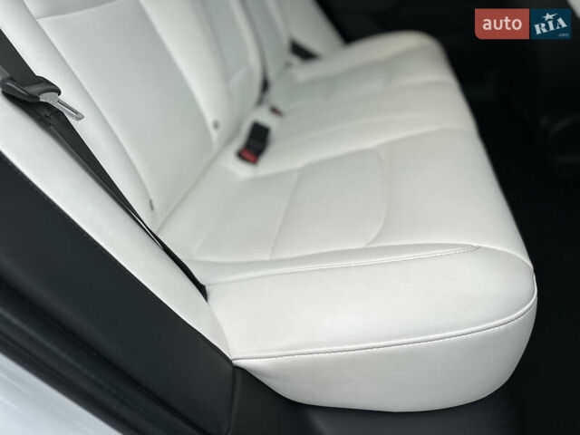 Білий Тесла Модель 3, об'ємом двигуна 0 л та пробігом 118 тис. км за 14999 $, фото 100 на Automoto.ua